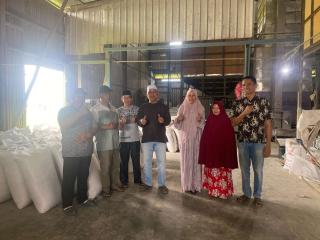 Pastikan Stok Beras Aman, Bupati Indragiri Hilir Tinjau Penggilingan Padi di Kempas