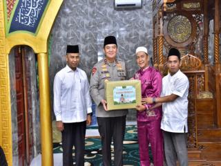 Bupati Kampar Dampingi Safari Ramadhan Kapolda Riau di Desa Pulau Lawas Bangkinang