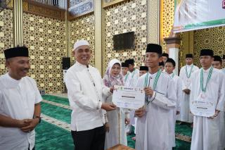Bupati Inhil Tinjau Skrining Kesehatan dan Salurkan Bantuan di Tanah Merah
