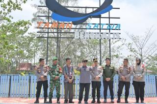 Kunjungi Kebun Binatang, Wabup Ajak Masyarakat Liburan Lebaran Ke Pantai Selat Baru