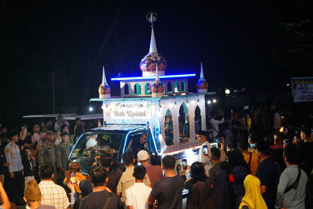 Berlangsung Meriah, Warga Antusias Lihat Pawai Takbiran Idulfitri