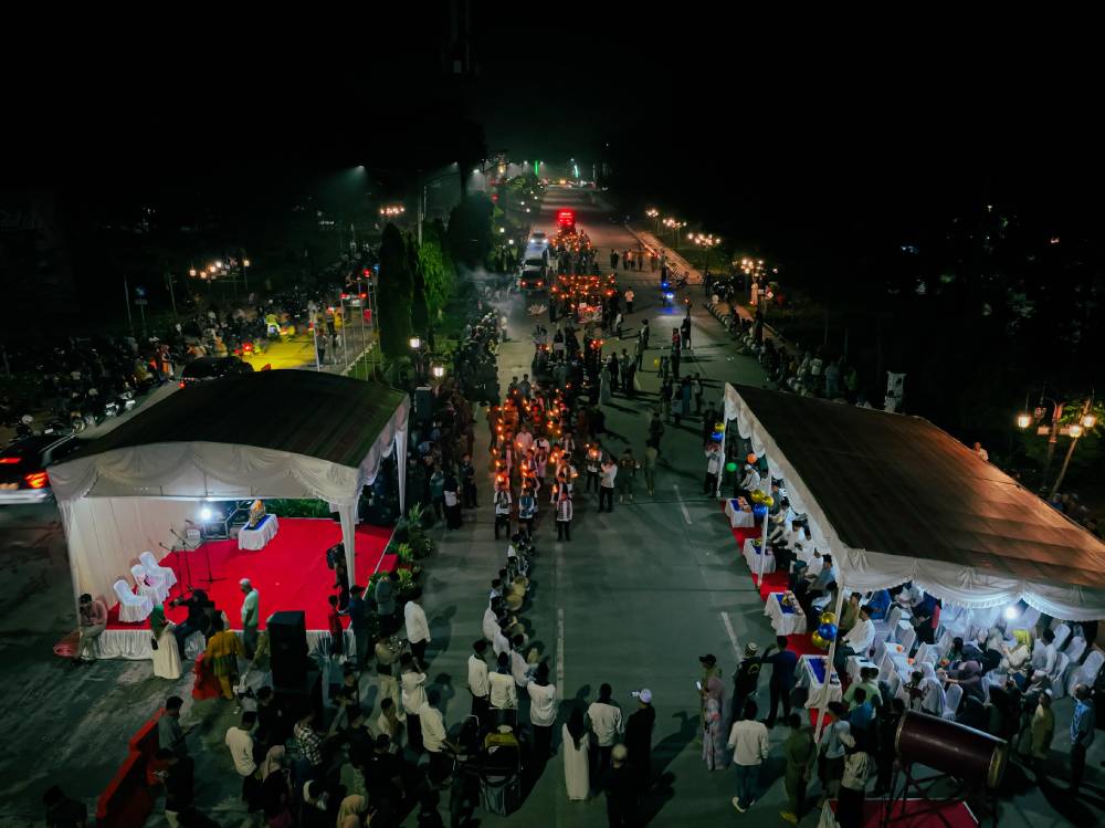 700 Peserta Dari 13 Organisasi Ramaikan Pawai Obor Idaman, Sedot Antusias Ribuan Masyarakat Kota Dum