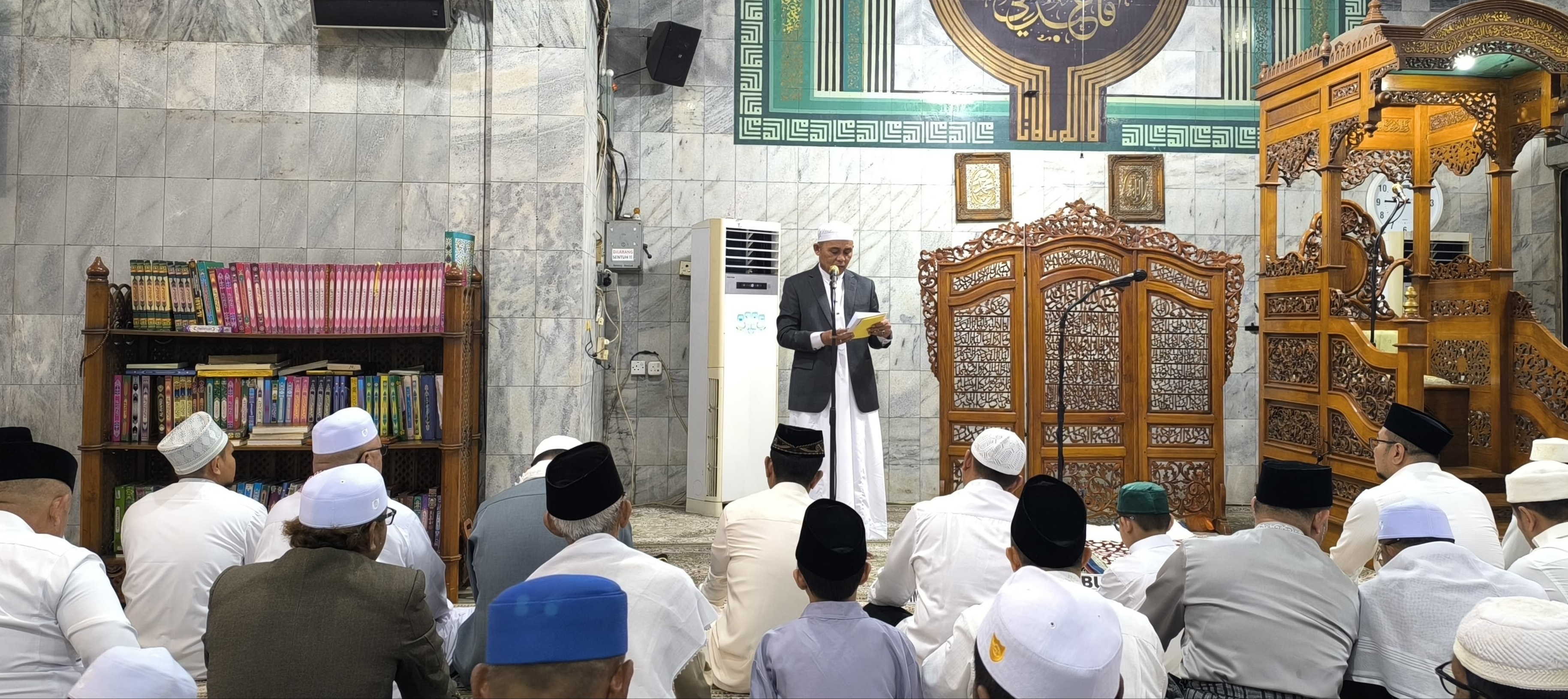 Bupati Indragiri Hilir Laksanakan Sholat Idul Fitri 1446 H di Masjid Agung Al-Huda Tembilahan