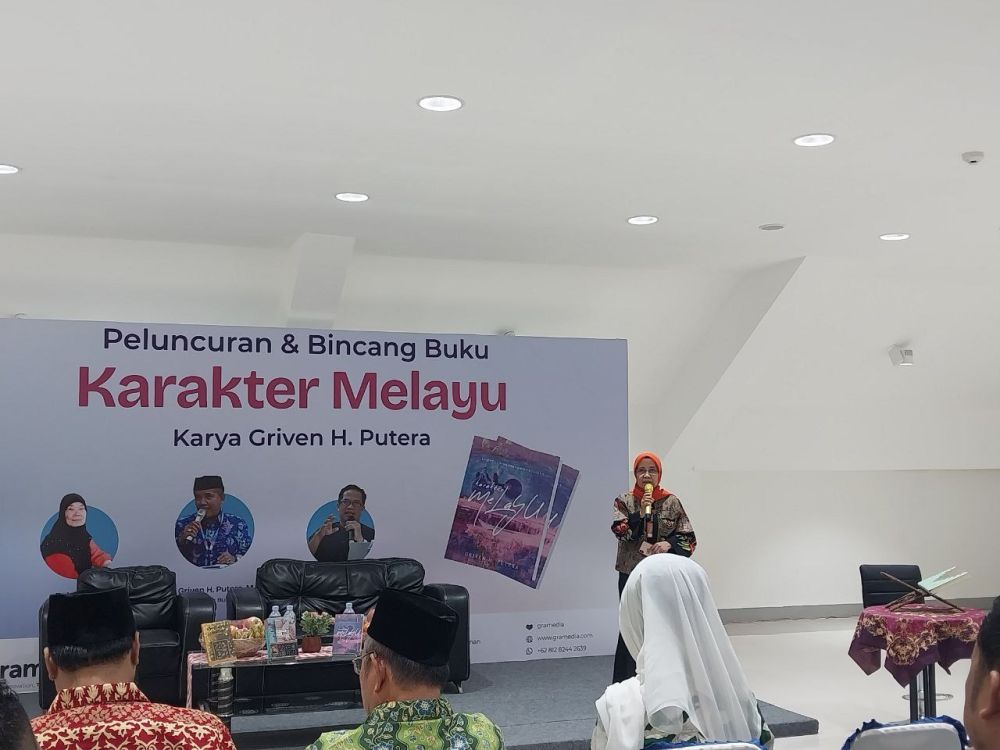Kadispersip Riau Hadiri Peluncuran Buku Karakter Melayu Karya Griven H Putera
