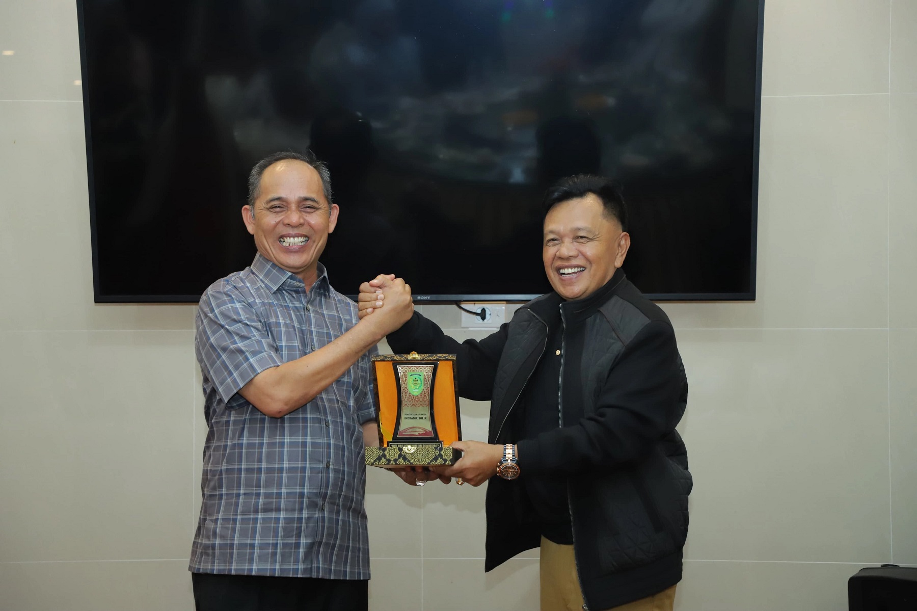 Perkuat Koordinasi Bangun Daerah, Bupati Asmar Silaturahmi dengan Bupati Inhil