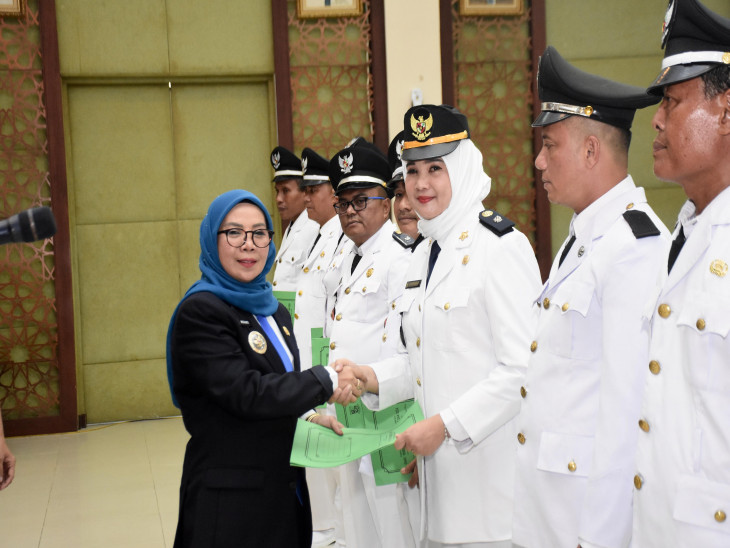 Wabup Misharti Lantik 12 Penjabat Kepala Desa di Kampar