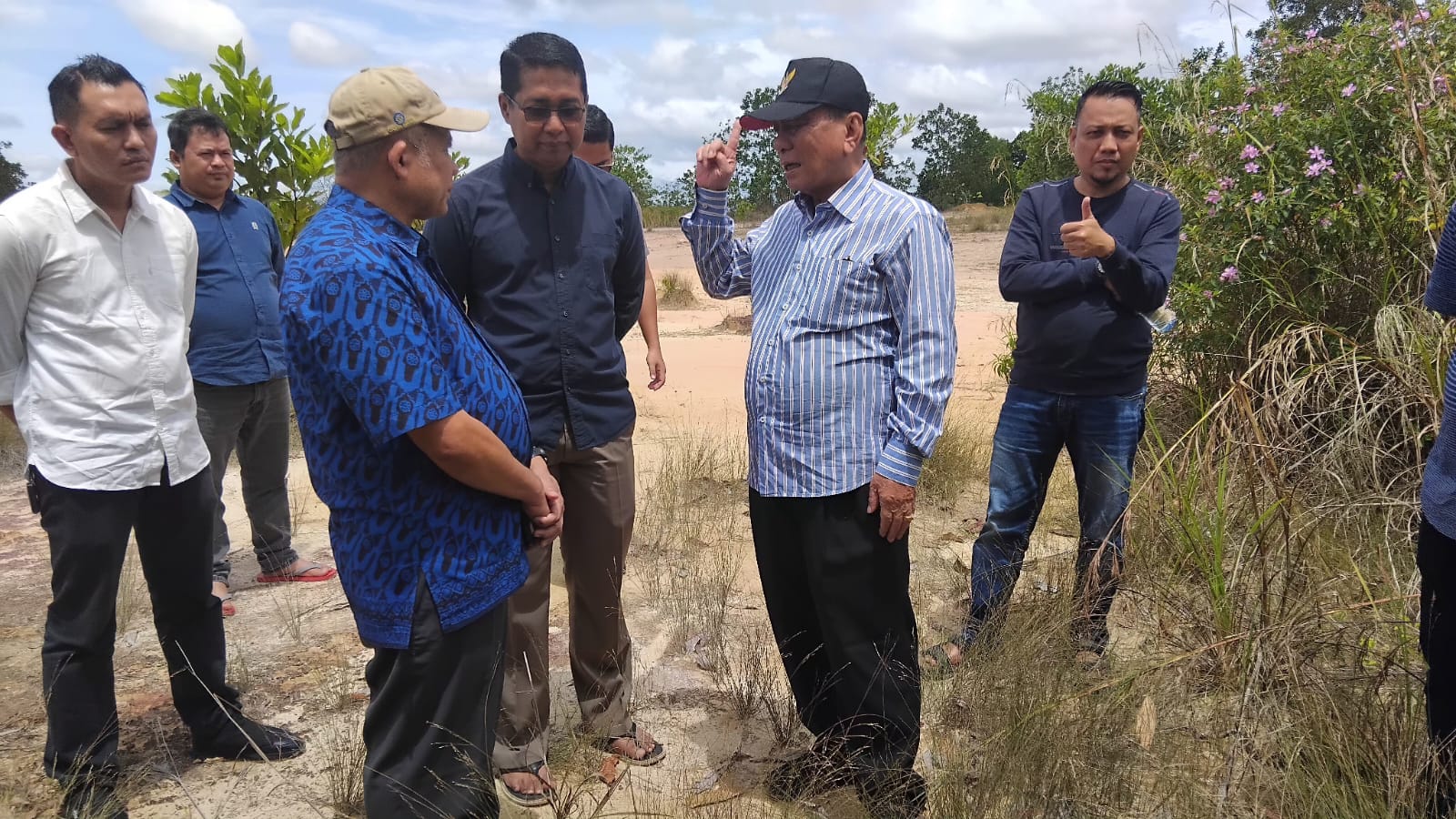 Bupati Rohil Lakukan Suvey Lokasi Pembangunan Universitas dan Pasar TradisionalÂ