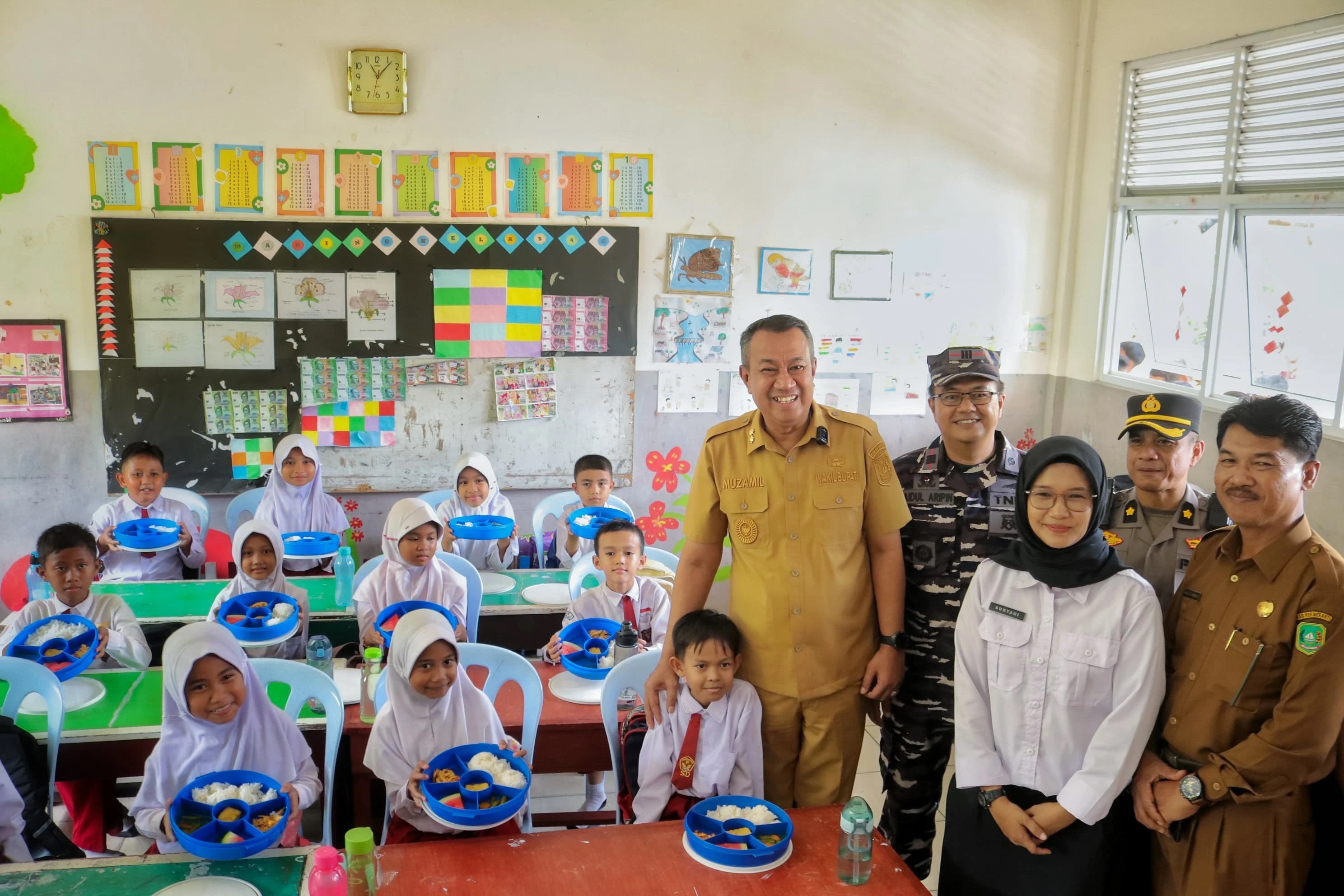 Wabup Meranti Muzamil Tinjau Dapur Makan Bergizi Gratis, Pastikan Standar Gizi Terjaga