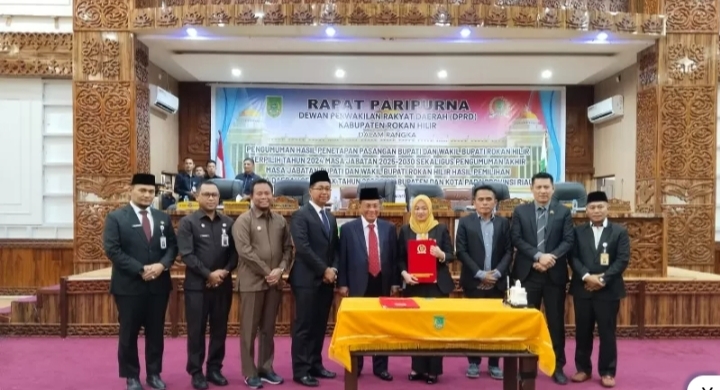 Rapat Paripurna, DPRD Rohil Umumkan Penetapan Bupati dan Wabup Rohil 2025-2030