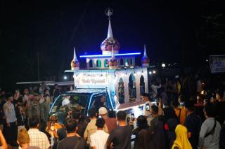 Berlangsung Meriah, Warga Antusias Lihat Pawai Takbiran Idulfitri
