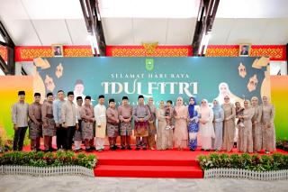 Hari Raya Kedua Idul Fitri, Bupati Bengkalis Hadiri Open House Forkopimda Riau