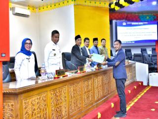 Fraksi - Fraksi DPRD Terima LKPJ Bupati Kampar Tahun Anggaran 2024 untuk Dibahas