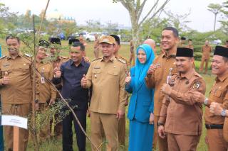 Wali Kota Pekanbaru Gerakkan Penanaman 15.000 PohonÂ 