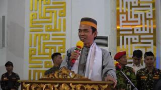 Soroti Kisah Ijazah Palsu, Ustaz Abdul Somad Perlihatkan Ijazah Miliknya Saat Kuliah