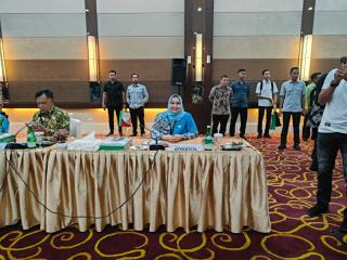 Bupati Bengkalis Kasmarni Ikuti RUPS BRK Syariah Tahun 2025