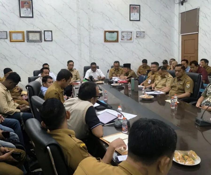 Bupati Pelalawan dan DPRD Pelalawan Gelar Rapat Penanganan Jalan Lintas Bono