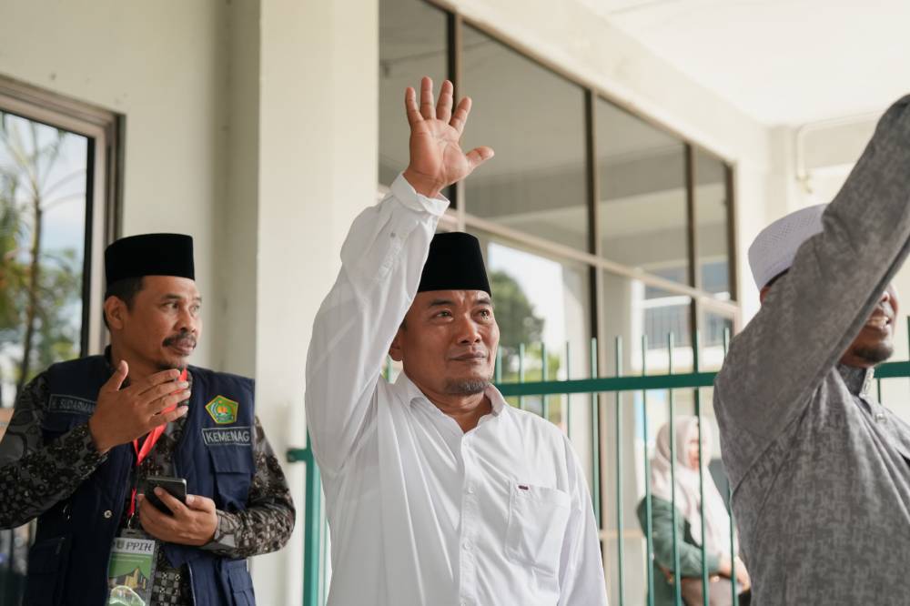 Wakil Wali Kota Dumai Melepas Keberangkatan 269 Jemaah Haji Asal Kota Dumai dari Batam ke Tanah Suci