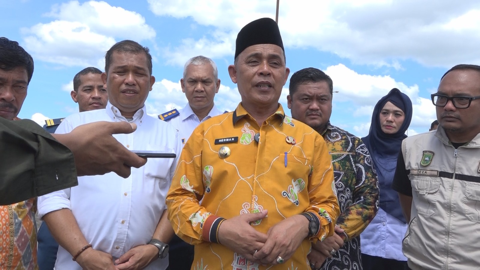 Ini Respon Bupati Inhil terhadap Naik Turunnya Harga Kelapa