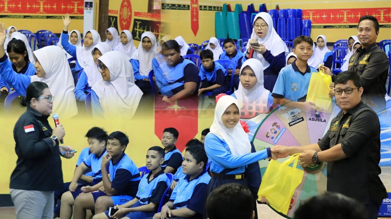 Jaksa masuk Sekolah Kejati Maluku Ingatkan Pelajar SMP 14 Ambon Cegah Perilaku Melanggar Hukum