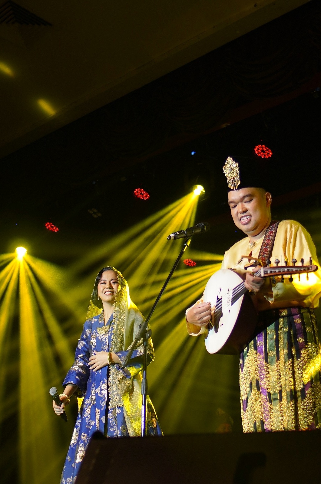 Bangga, Tenun Lejo Ditampilkan di Konser Musik Seri Malaya