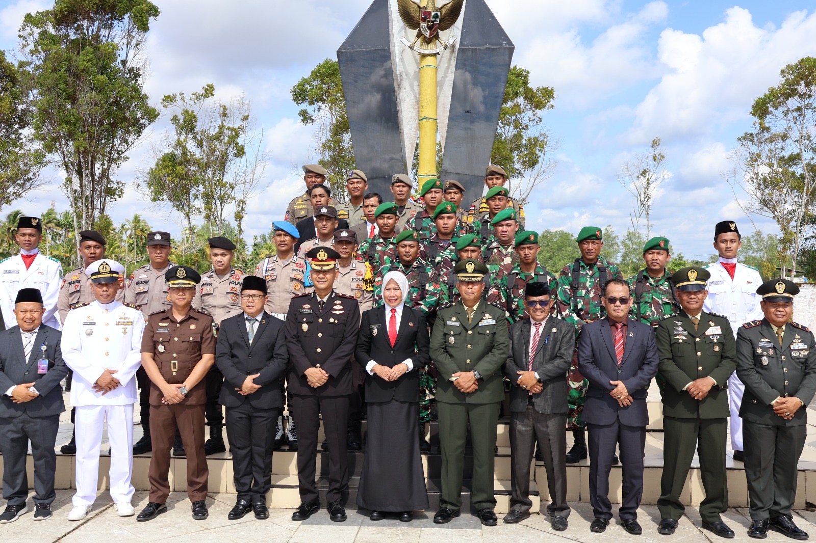 Wakil Bupati Inhil Pimpin Ziarah di Taman Makam Pahlawan Tembilahan