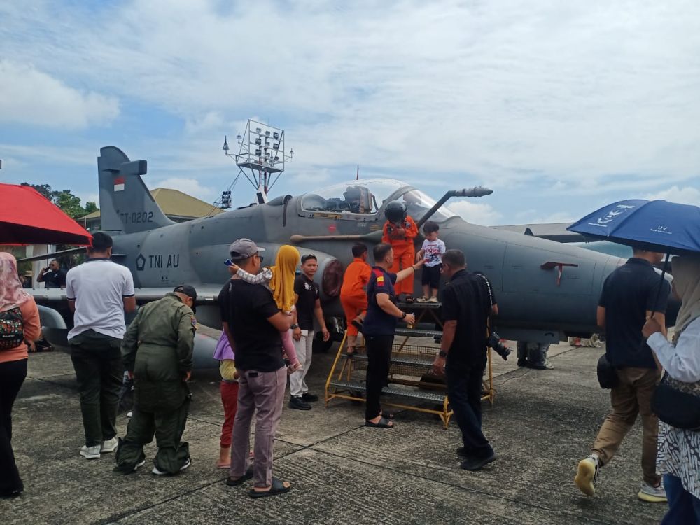 Lanud Roesmin Nurjadin Gelar Open Base: F-16 dan Hawk Pukau Pengunjung