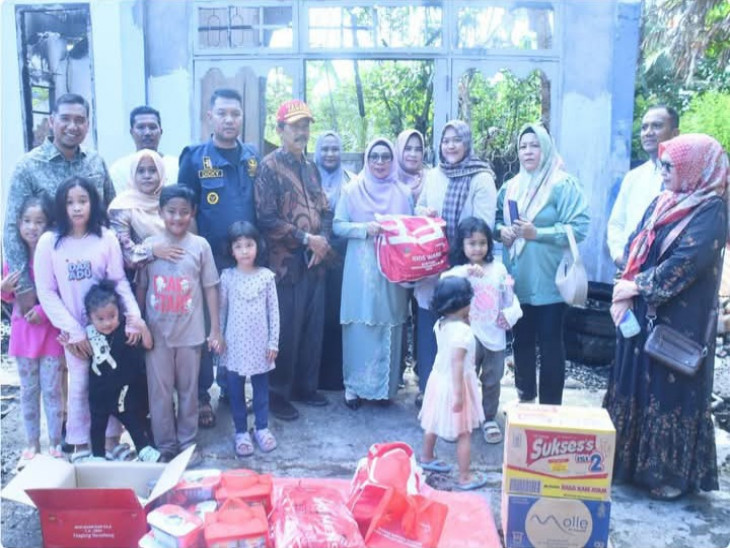 Peduli Korban Kebakaran di Ahmad Yani, Wabup Temui Korban dan Serahkan Bantuan