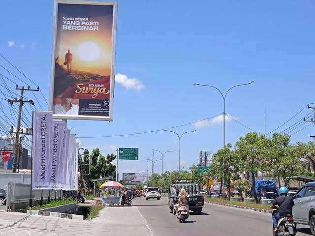 Iklan Rokok di Sepanjang Jalan Protokol Pekanbaru Mulai Ditertibkan