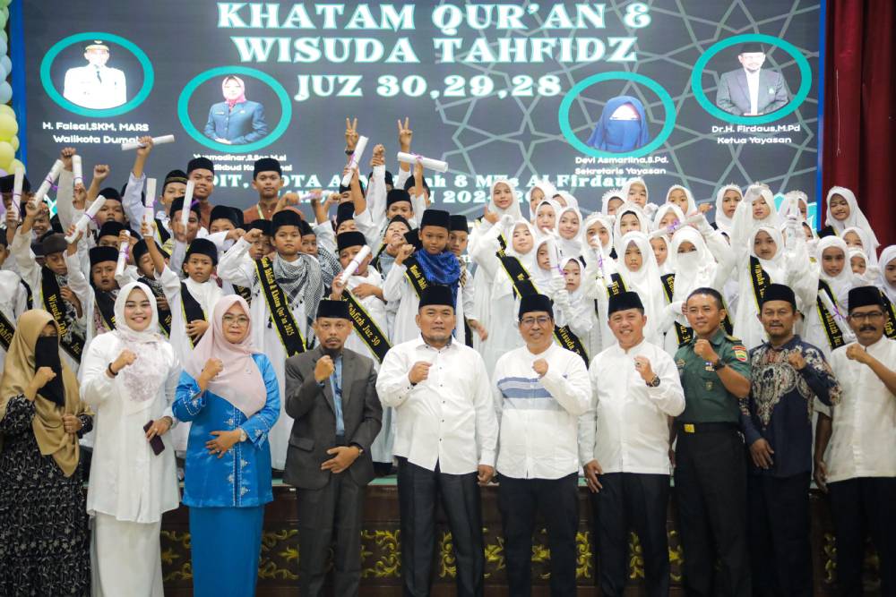 Wawako Dumai Hadiri Wisuda Tahfidz MDTA Al-Madinah dan MTs Al-Firdaus
