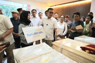 BPJS Ketenagakerjaan Serahkan Santunan Kematian Rp85 Juta untuk Keluarga Almarhum Musthakfirin