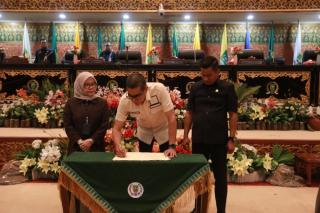 Pemprov dan DPRD Riau Tandatangani Nota Kesepakatan Rancangan Awal RPJMD 2025â€“2029