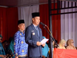 Jadi Pembina Upacara Pada Hardiknas Tahun 2025, Bupati Kampar Gaungkan Semangat Pendidikan Bermutu