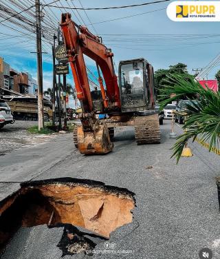 Wako Pekanbaru Dorong Segera Tuntaskan Perbaikan di Jalan Lobak yang Amblas
