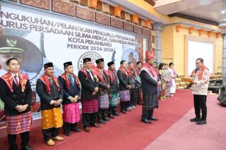 Walikota Pekanbaru Kukuhkan Pengurus Persadaan Silima Merga dan Muda-Mudi Karo Kota Pekanbaru 