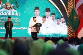Gubri Abdul Wahid Hadiri Pelantikan PWNU Riau
