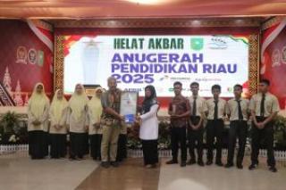 Robotik MAN 1 Pekanbaru Raih Terbaik 1 di Anugerah Pendidikan Riau 2025