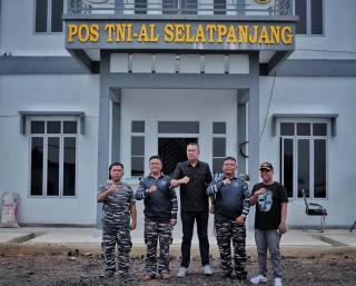 Perkuat Sinergitas, Wabup Muzamil Kunjungi Pos TNI AL Selatpanjang