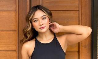 Pacaran Beda Usia 15 Tahun, Marion Jola Akui Banyak Belajar dari Dennis Talakua