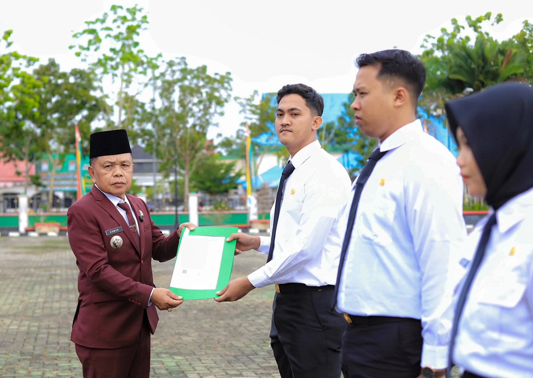 Bupati Asmar Serahkan 177 SK CPNS di Lingkungan Pemkab Meranti