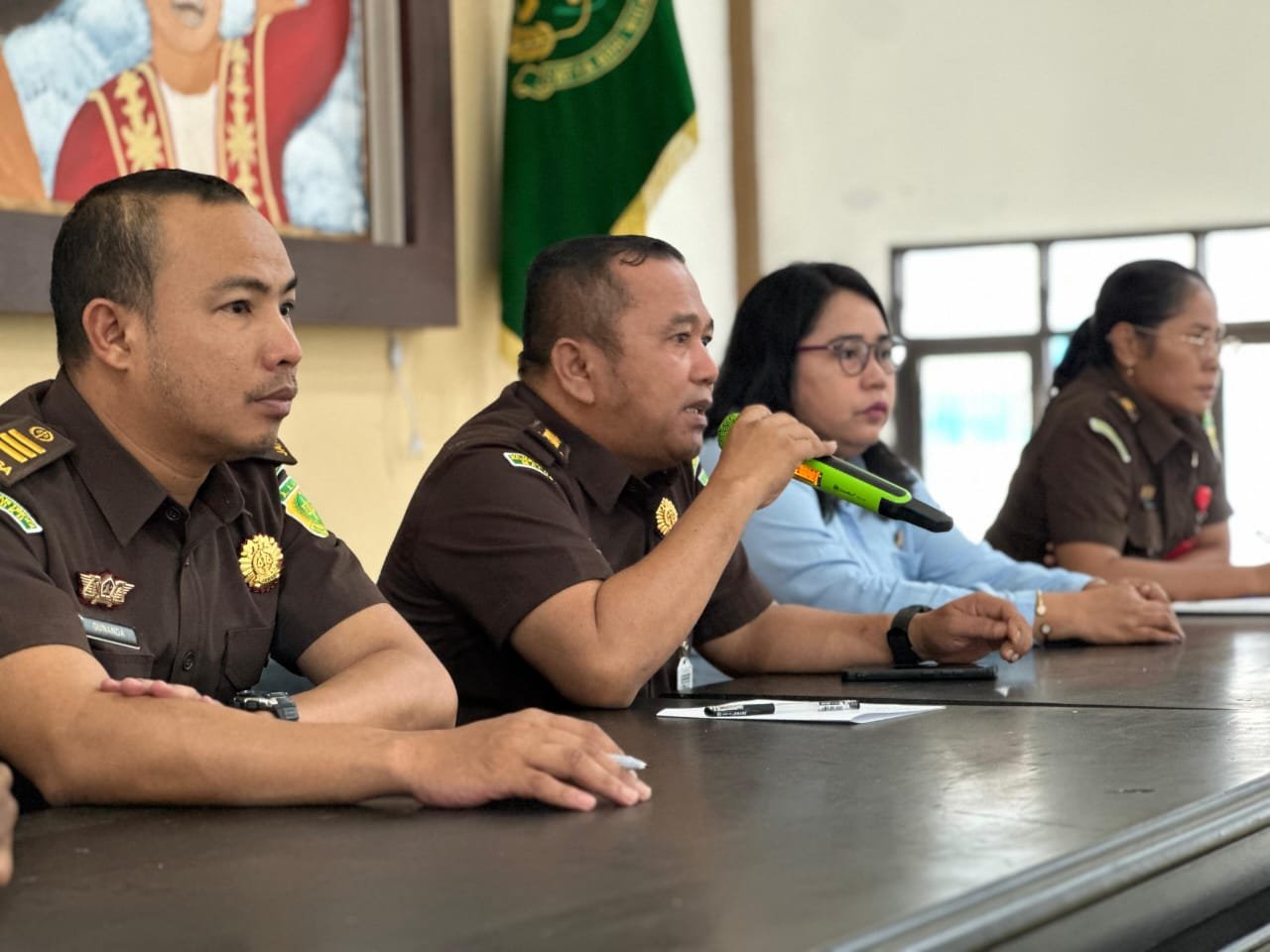 Plt. Kajari SBB Melaksanakan Rapat Triwulan II dan Evaluasi Pencanangan ZI Menuju WBK/WBBM