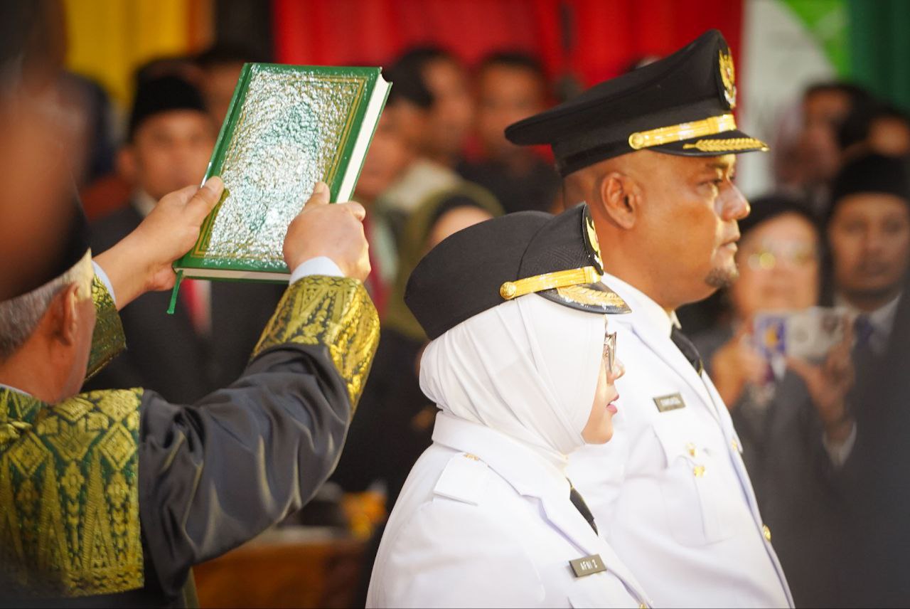 Pasangan Afni Zulkifli - Syamsurizal Resmi Jadi Bupati dan Wakil Bupati Siak