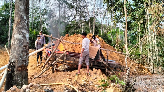 Polisi Tertibkan Aktivitas Penambangan Ilegal di Kuansing Riau