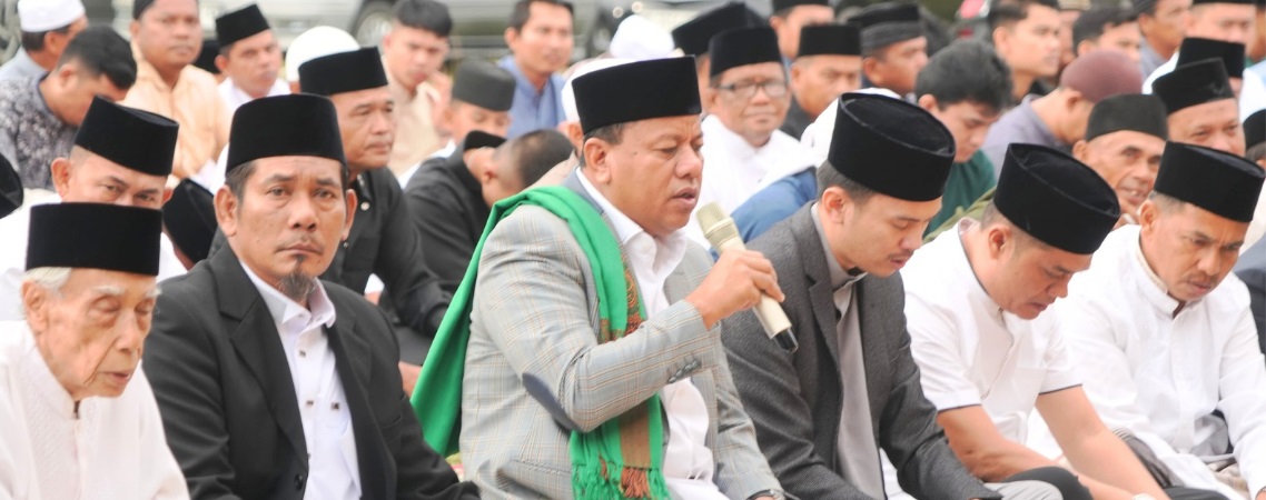 Salat Idul Adha di Pasar Baru Pangean, Bupati Kuansing Sampaikan Pesan Reflektif Tentang Berqurban