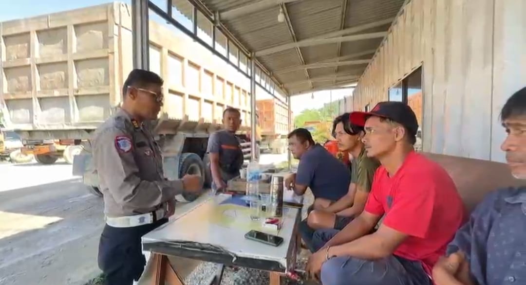 Supir dan Perusahaan Angkutan di Riau Disambangi Ditlantas, Diberi Pemahaman Aturan Muatan