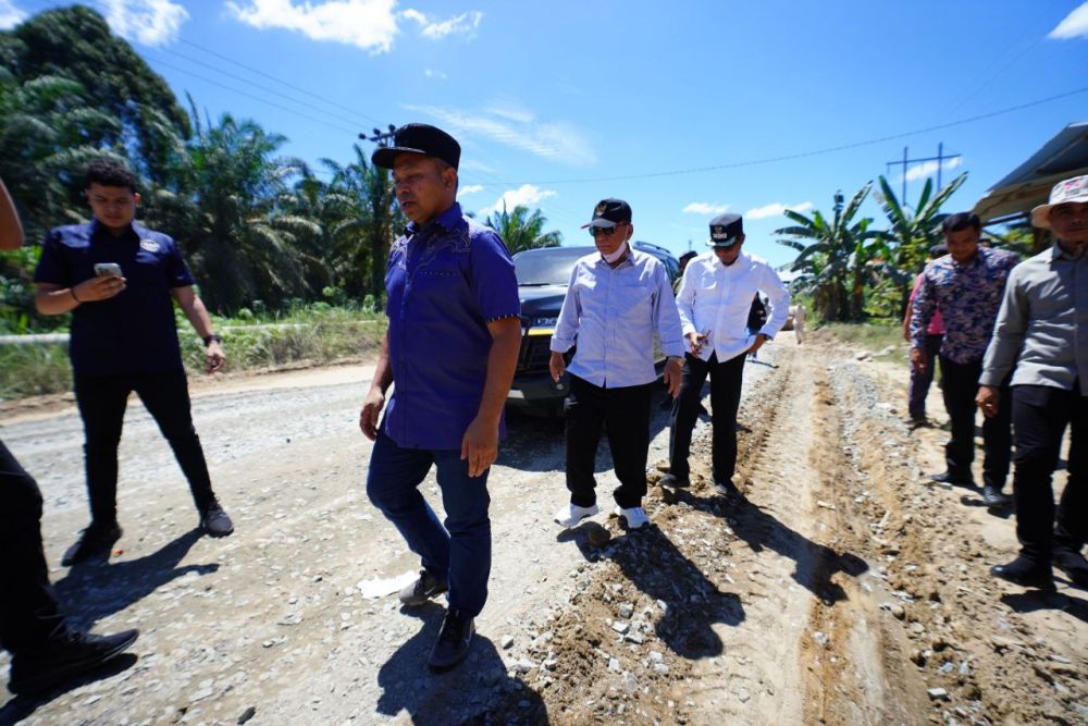 Tegas! Gubernur Abdul Wahid Ancam Sanksi Perusahaan Pengguna ODOL di Riau