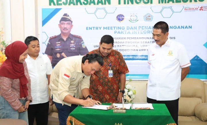 Kajati Maluku Yakinkan Proyek Pembangunan di Unpati & Kemenhub Berjalan Lancar 