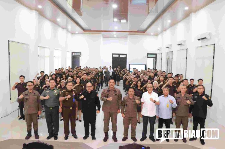 Kajati Ages SP Briefing bersama CPNS Lingkup Kajati Maluku 