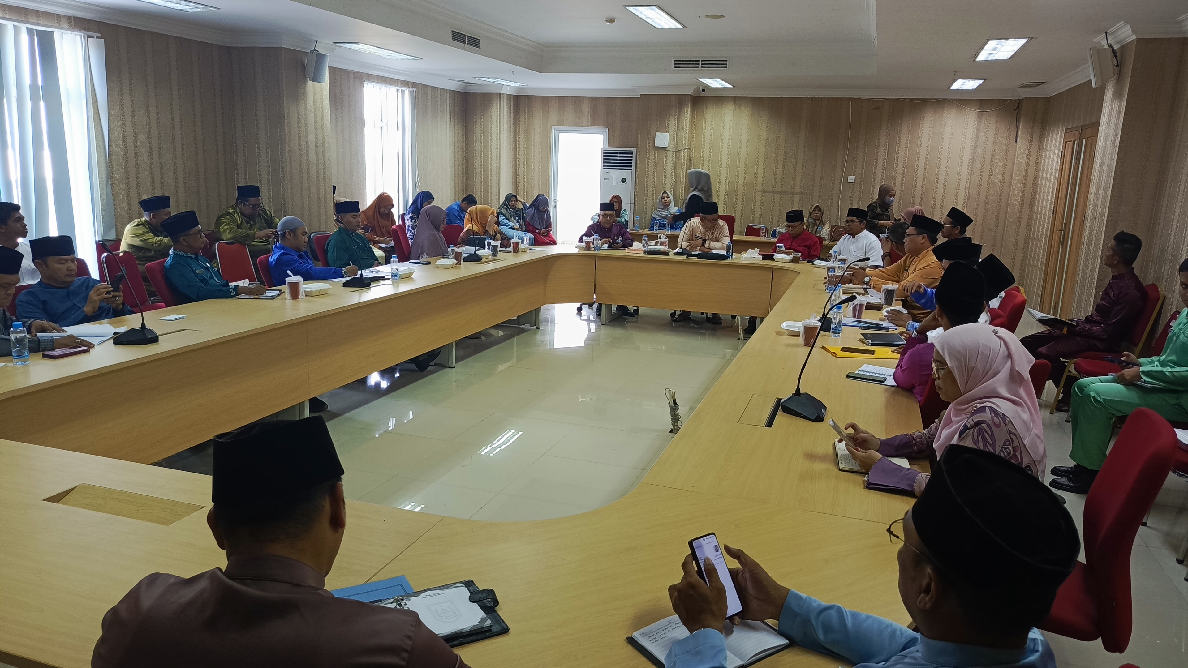 Pj. Sekda Pimpin Rapat Pemulangan Jamaah Haji Rokan Hilir Tahun 2025 Ke Daerah Asal