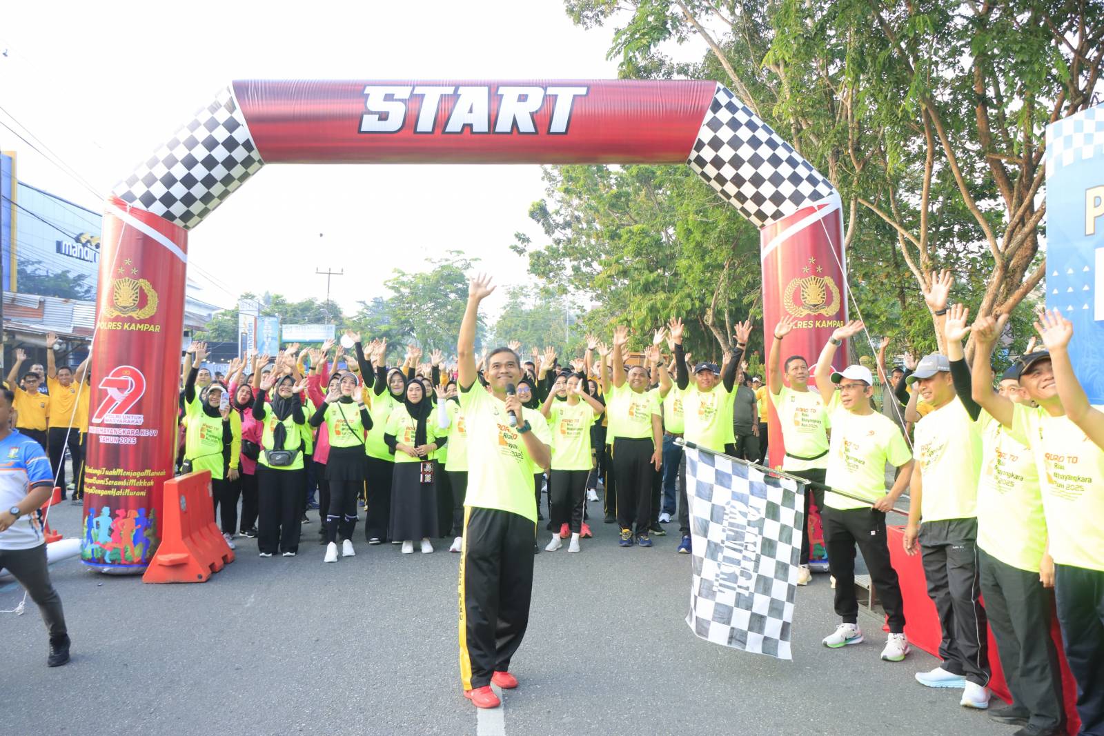 Asisten III Setda Kampar Ir. Azwan Ikuti Fun Run 7,9K Road To Riau Bayangkara Run 2025