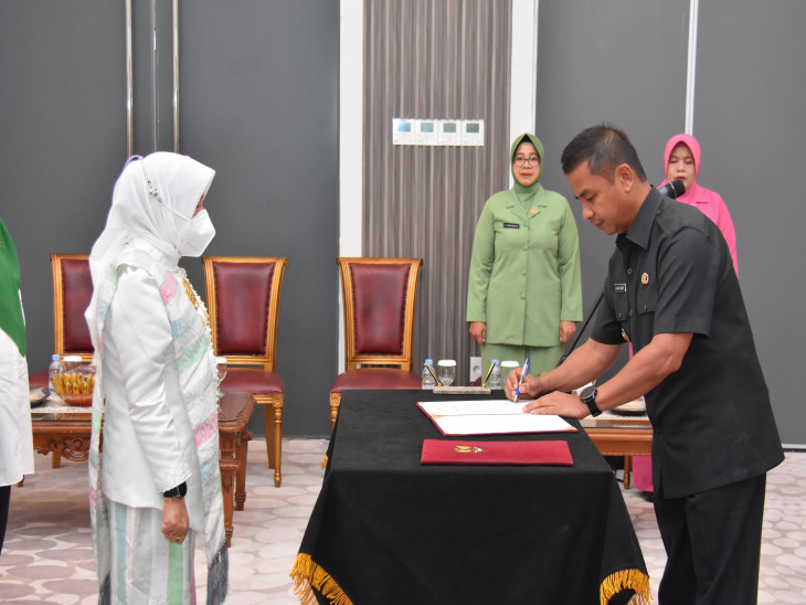 Bupati Kampar Minta Pengurus Dekranasda Mampu Meningkatkan Daya Saing Produk Kerajinan Lokal